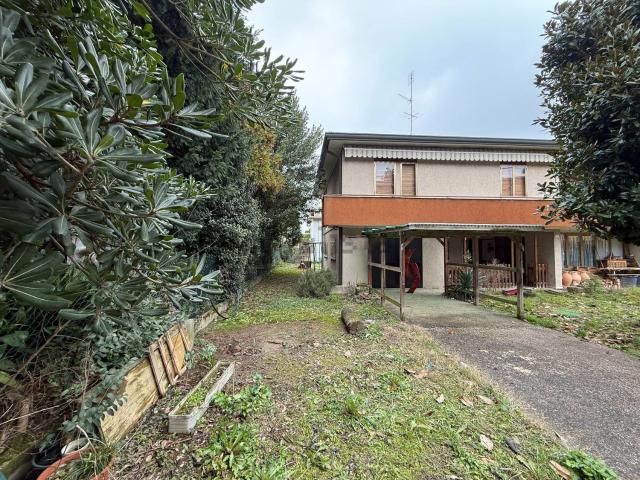 Case e ville in vendita di 250 m² in Via Forno