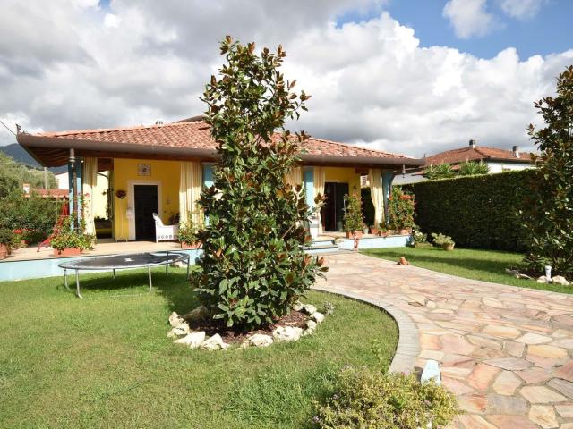 Case e ville in vendita di 250 m² in Via Fiumetto
