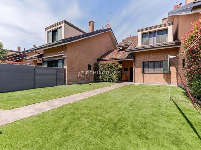 Case e ville in vendita di 250 m² in Via Flippo Tommaso Marinetti, 4