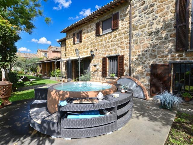 Case e ville in vendita di 250 m² in Via Francalancia