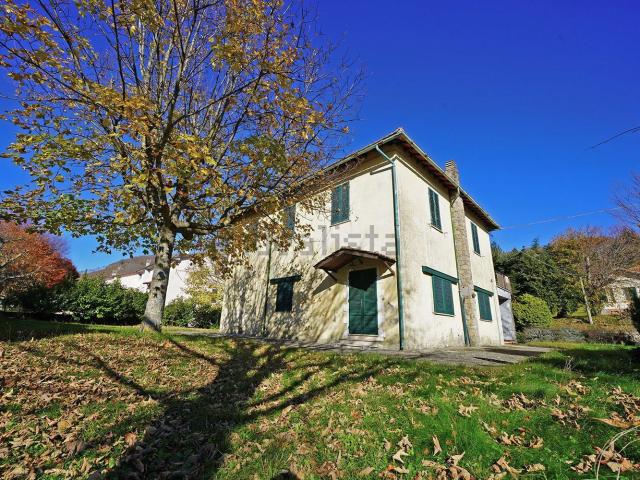 Case e ville in vendita di 250 m² in Via Fratelli Rosselli
