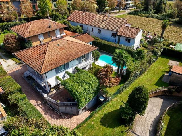 Case e ville in vendita di 250 m² in Via Idroscalo, 25