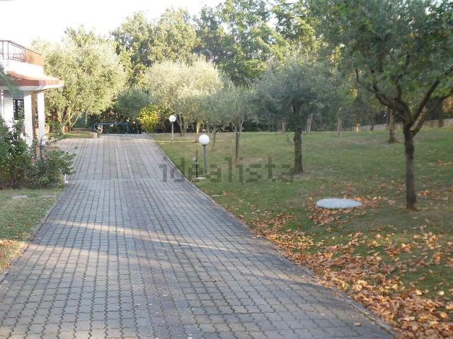 Villetta bifamiliare in vendita di 250 m² in Via Il Montale, 6