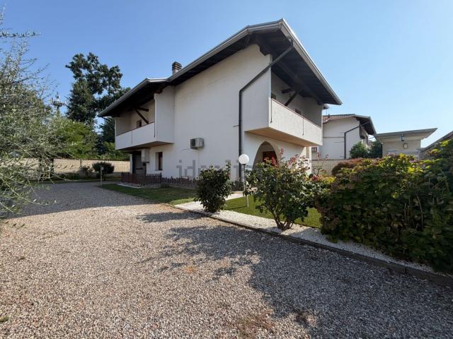 Case e ville in vendita di 250 m² in Via Isonzo, 17