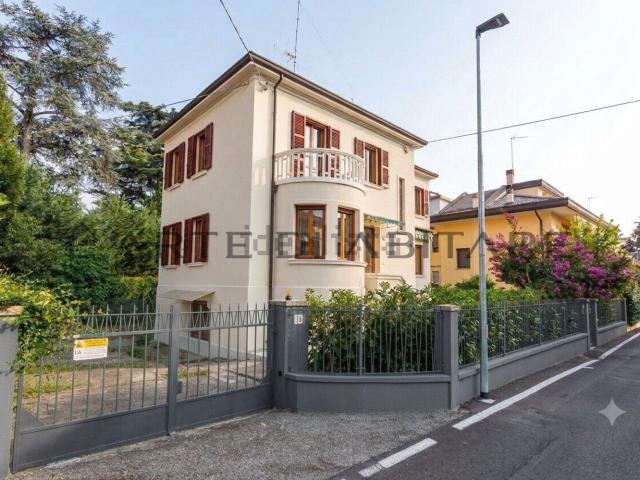 Case e ville in vendita di 250 m² in Via Ivo Scapolo, 4
