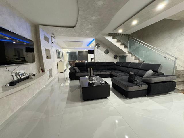 Case e ville in vendita di 250 m² in Via Oasi Sacro Cuore, 59