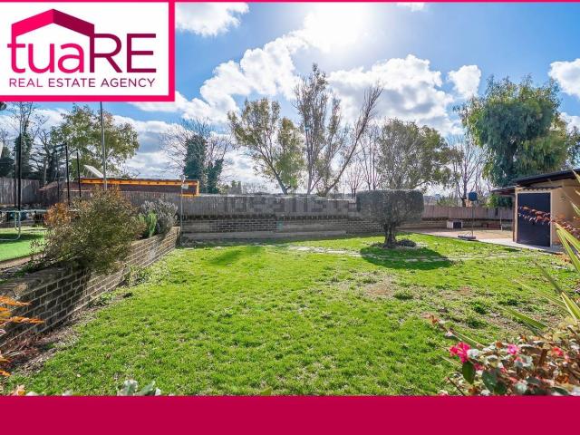 Case e ville in vendita di 250 m² in Via Oderisi da Gubbio