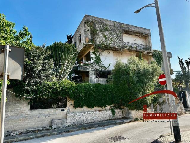 Case e ville in vendita di 250 m² in Via Ovidio, 14