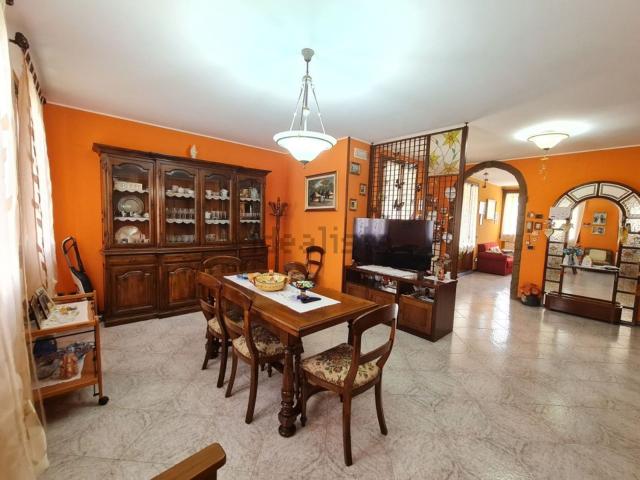 Case e ville in vendita di 250 m² in Via L. da Vinci