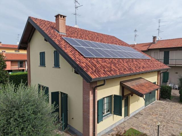 Case e ville in vendita di 250 m² in Via Legnano