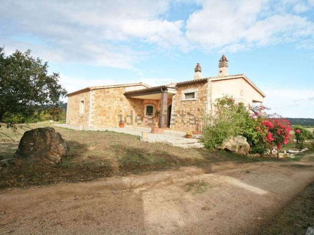 Case e ville in vendita di 250 m² in Via Leonardo da Vinci, 25