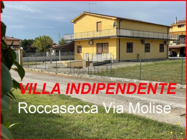 Case e ville in vendita di 250 m² in Via Molise