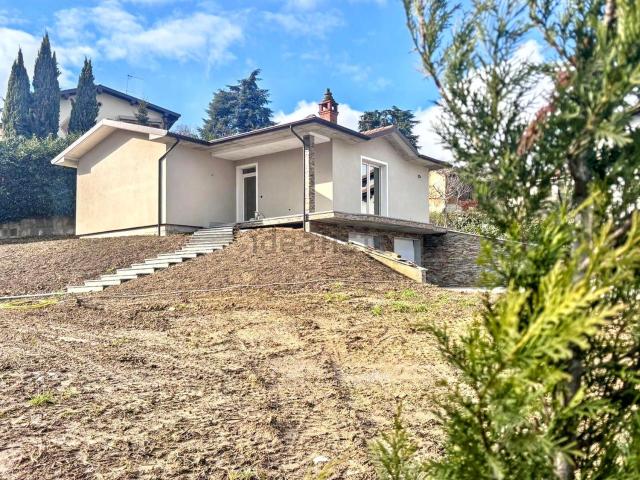 Case e ville in vendita di 250 m² in Via Montalino
