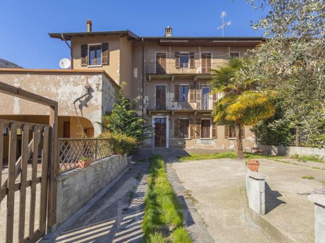 Villetta indipendente in vendita di 250 m² in Via Monte Massone, 40