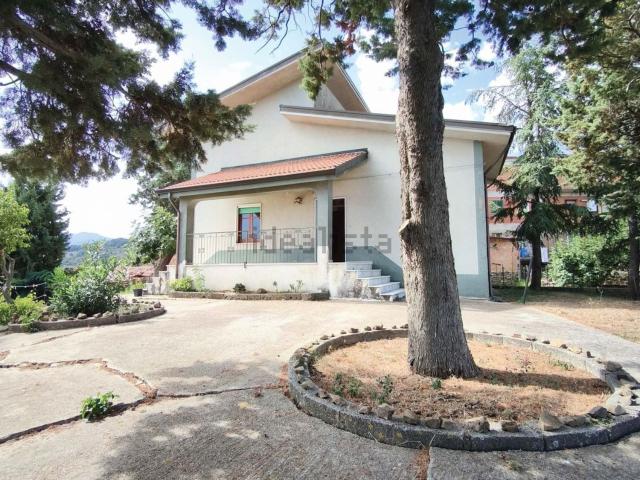 Case e ville in vendita di 250 m² in Via Monte Nuovo, 25