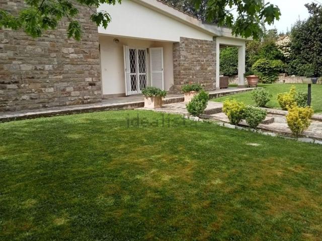 Case e ville in vendita di 250 m² in Via Montelupo