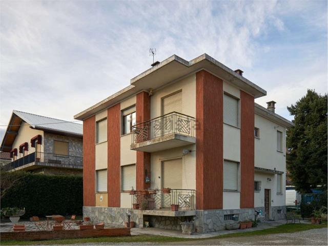 Case e ville in vendita di 250 m² in Via Monviso, 20