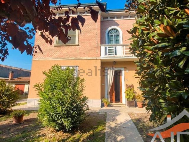 Case e ville in vendita di 250 m² in Via Morari, 55