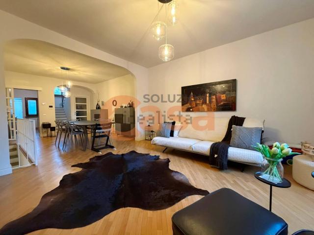 Case e ville in vendita di 250 m² in Via Maddalena