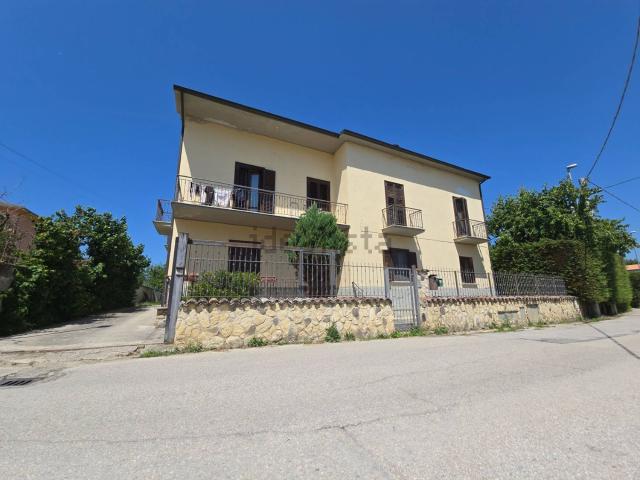 Case e ville in vendita di 250 m² in Via Madonna delle Pagliare