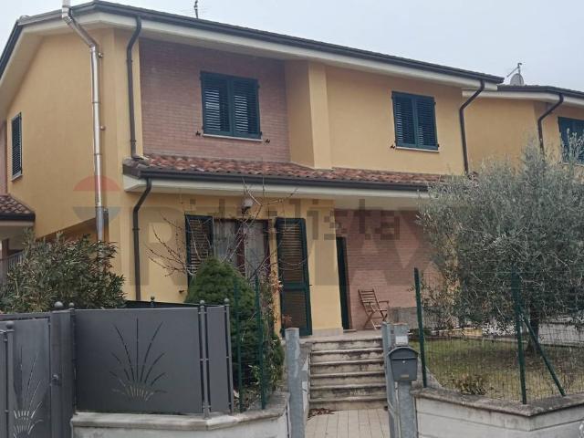 Case e ville in vendita di 250 m² in Via Madonna delle Rotte