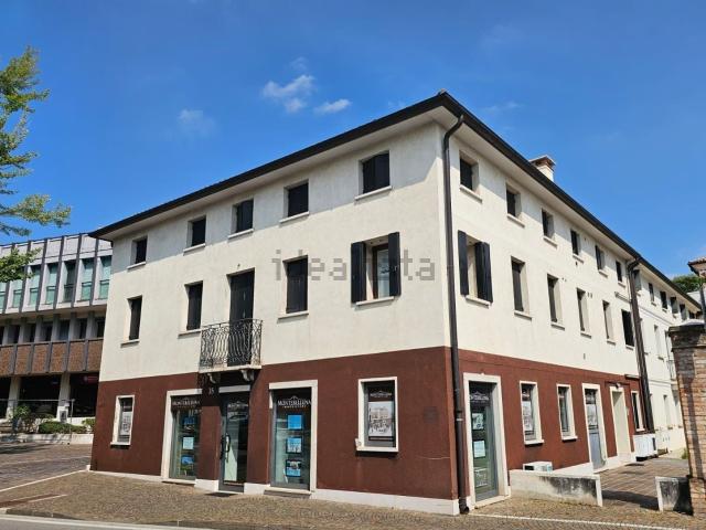 Case e ville in vendita di 250 m² in Via Manin