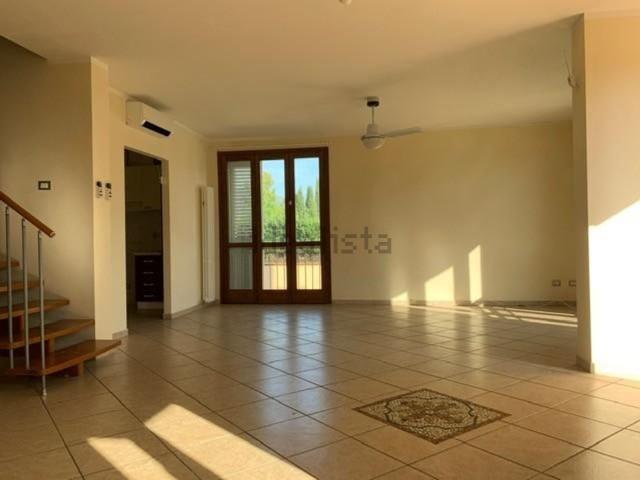 Case e ville in vendita di 250 m² in Via N. Paganini, 251