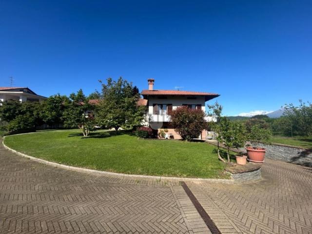 Case e ville in vendita di 250 m² in Via Nazionale, 39