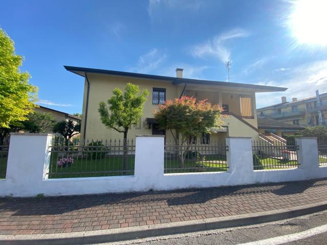 Case e ville in vendita di 250 m² in Via Niccolò Paganini