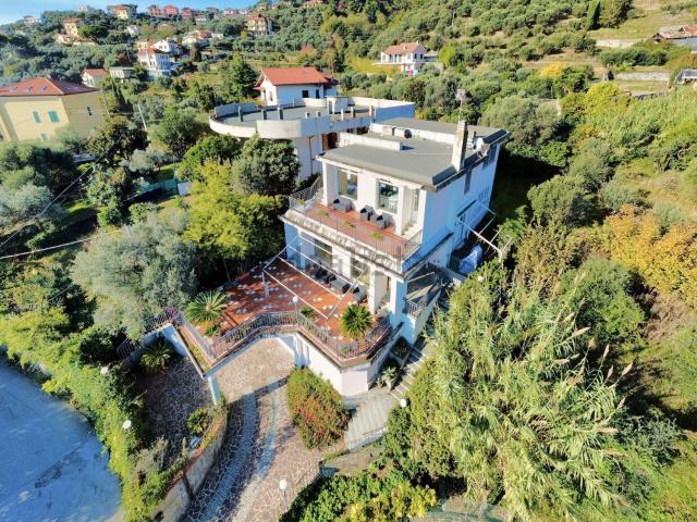 Case e ville in vendita di 250 m² in Via Nuova Castagnabuona