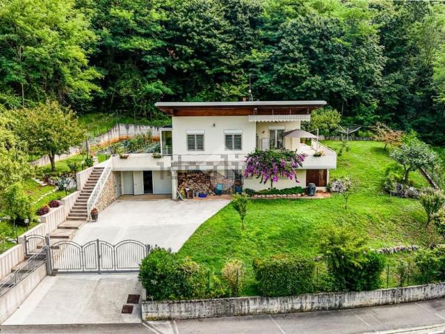 Case e ville in vendita di 250 m² in Via Sonvico