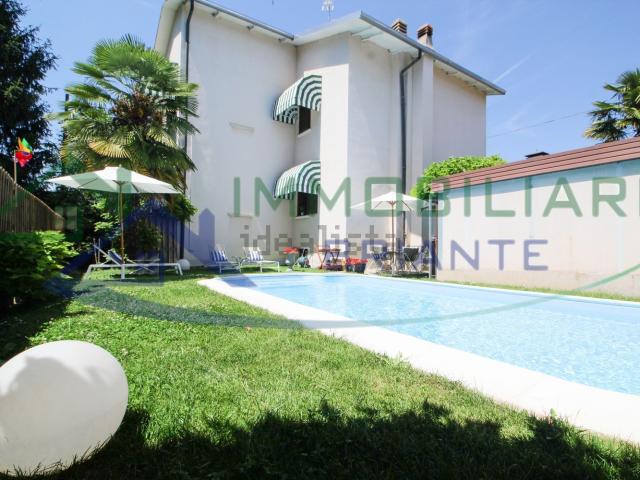 Case e ville in vendita di 250 m² in Via Sabotino
