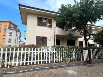 Case e ville in vendita di 250 m² in Via Sacco e Vanzetti