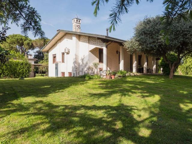 Case e ville in vendita di 250 m² in Via Sambughè