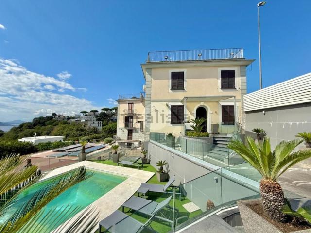 Case e ville in vendita di 250 m² in Via San Gennaro Agnano
