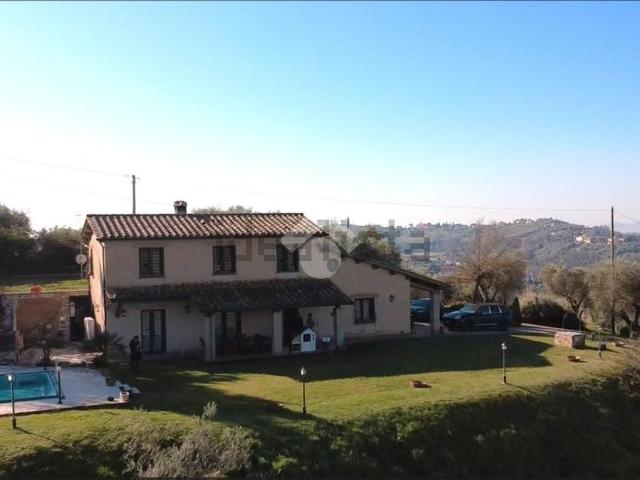 Case e ville in vendita di 250 m² in Via San Giusta, 21