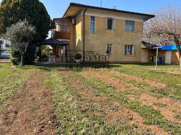 Case e ville in vendita di 250 m² in Via San Luca