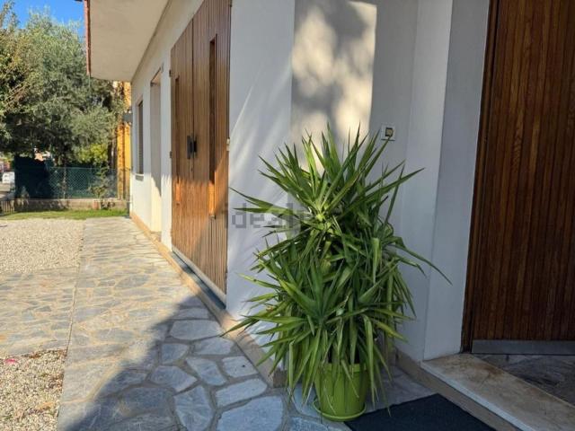 Case e ville in vendita di 250 m² in Via San Pellico, 10