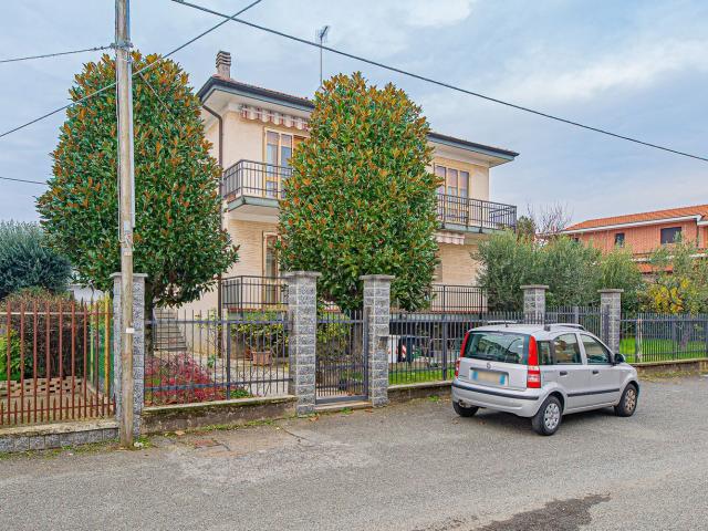 Case e ville in vendita di 250 m² in Via Scrivia
