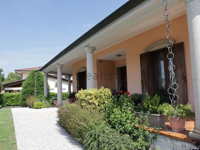 Case e ville in vendita di 250 m² in Via Sette Casoni