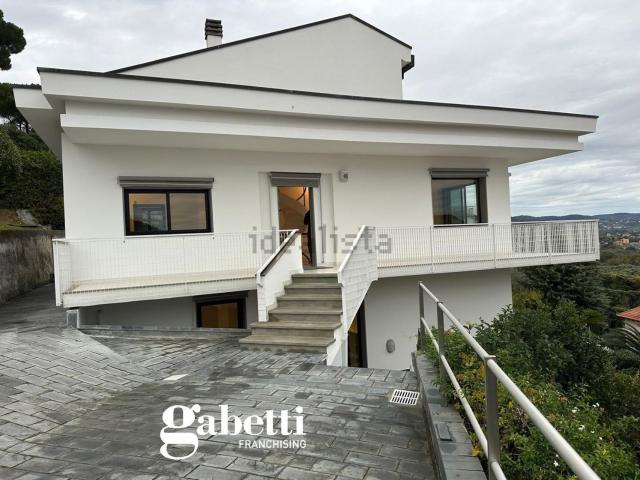 Case e ville in vendita di 250 m² in Via Seren del Grappa, 4
