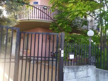 Case e ville in vendita di 250 m² in Via Silvio Pellico
