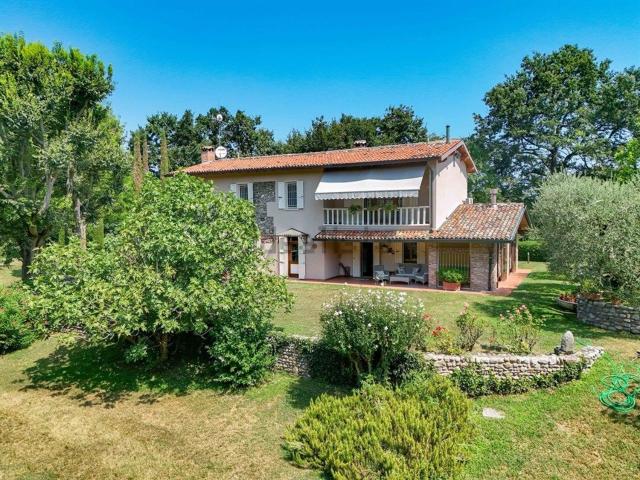 Case e ville in vendita di 250 m² in Via Porte Rosse, 12