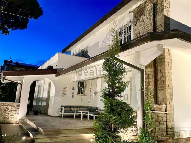 Case e ville in vendita di 250 m² in Via Padre Ignazio da Carrara
