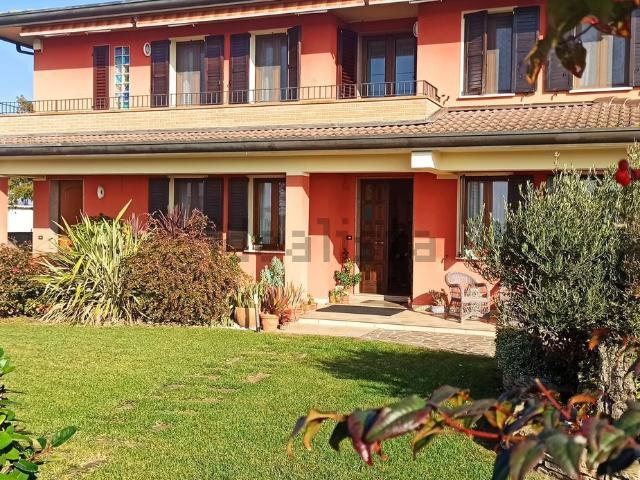 Case e ville in vendita di 250 m² in Via Papa Giovanni XXIII