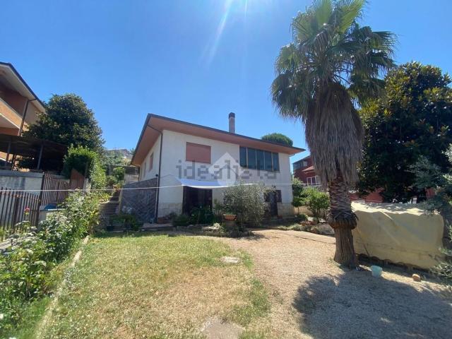 Case e ville in vendita di 250 m² in Via Papa Giovanni XXIII, 14