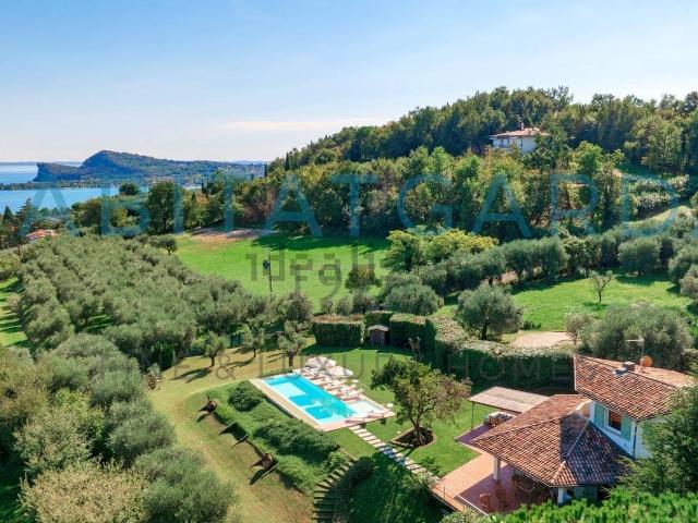 Case e ville in vendita di 250 m² in Via Paradiso