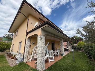 Case e ville in vendita di 250 m² in Via Passo dell&apos Agrifoglio, 8