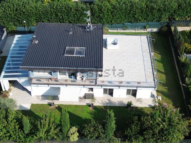 Case e ville in vendita di 250 m² in Via per Barza