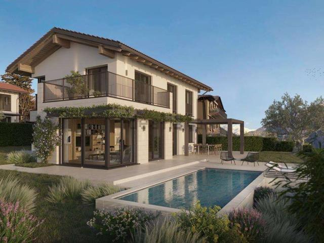 Case e ville in vendita di 250 m² in Via Per Carate, 1